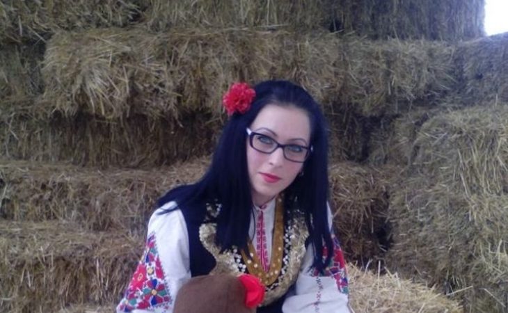Българска майка предизвика истински фурор със снимките на 9-месечното си бебе патриот (снимки) img