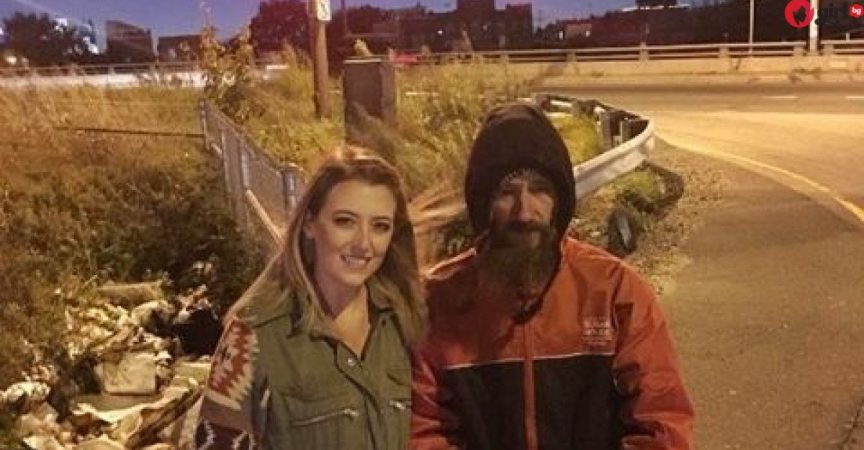 Бездомник даде единствените си 20 долара на жена в беда, но после се случи нещо неочаквано! img