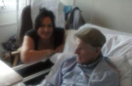 Дъщеря направи снимки в хосписа на умиращия си баща и като ги видя ѝ настръхна косата img