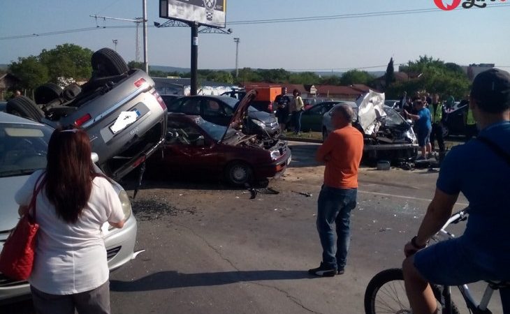 Малко дете е пострадало в жестокото верижно меле с шест коли във Варна (ВИДЕО) img