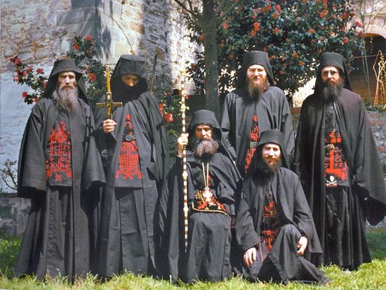 монасите от Атон