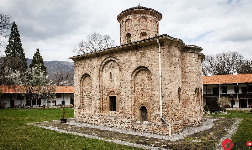 български храм спасението на света