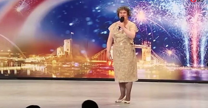 Когато излезе на сцената, всички започнаха да се смеят! 8 години по-късно изглежда така и има 33 милиона долара (СНИМКИ/ВИДЕО) img