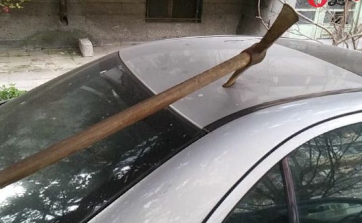 Варненски адвокат получи кирка в капака на Мерцедеса img