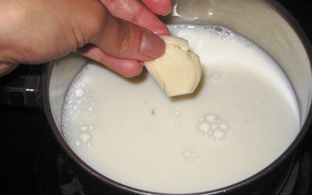 чесън с мляко