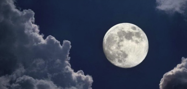 Вижте как Луната влияе върху децата ни и техния сън