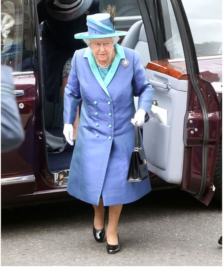Кралица Елизабет носи едни и същи обувки по 7 години, причината ще ви шокира