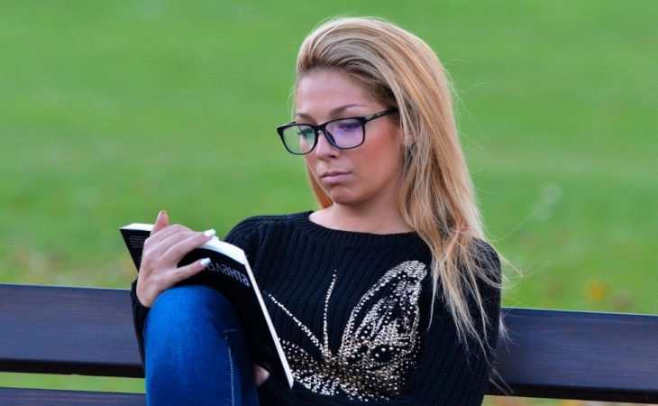 Младата учителка от Добрич, която разбуни България: Мазохизъм е да установиш, че със сервитьорската заплата си се оправял по-добре, отколкото с учителската img