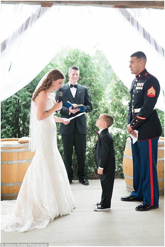 Младоженка разплака всички гости на сватбата си с трогателните думи към 4-годишния си доведен син
